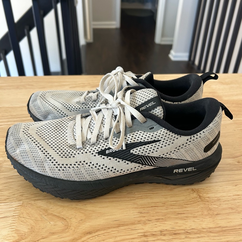Brooks Revel 6 Running Shoes Sz 9